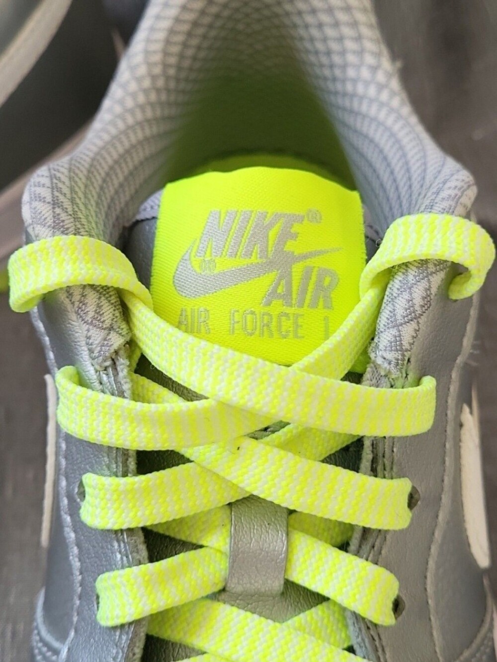 Nike Air Force 1 Low GS Metallic Silver Volt Women's Size 7 (5.5 Y) - Picture 8 of 9